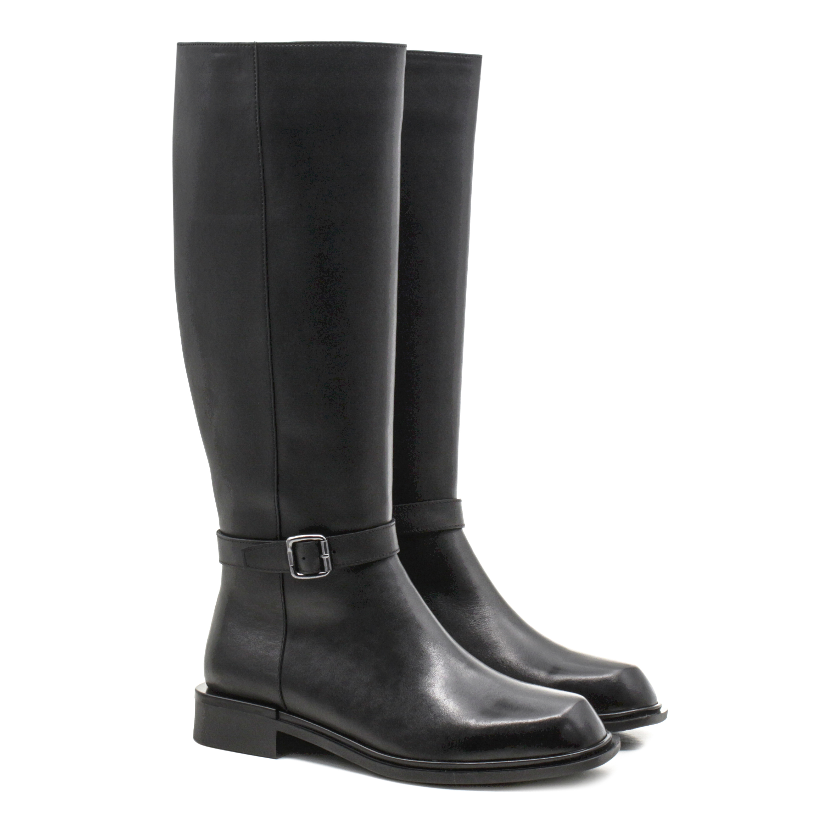 მაღალყელიანი ჩექმები