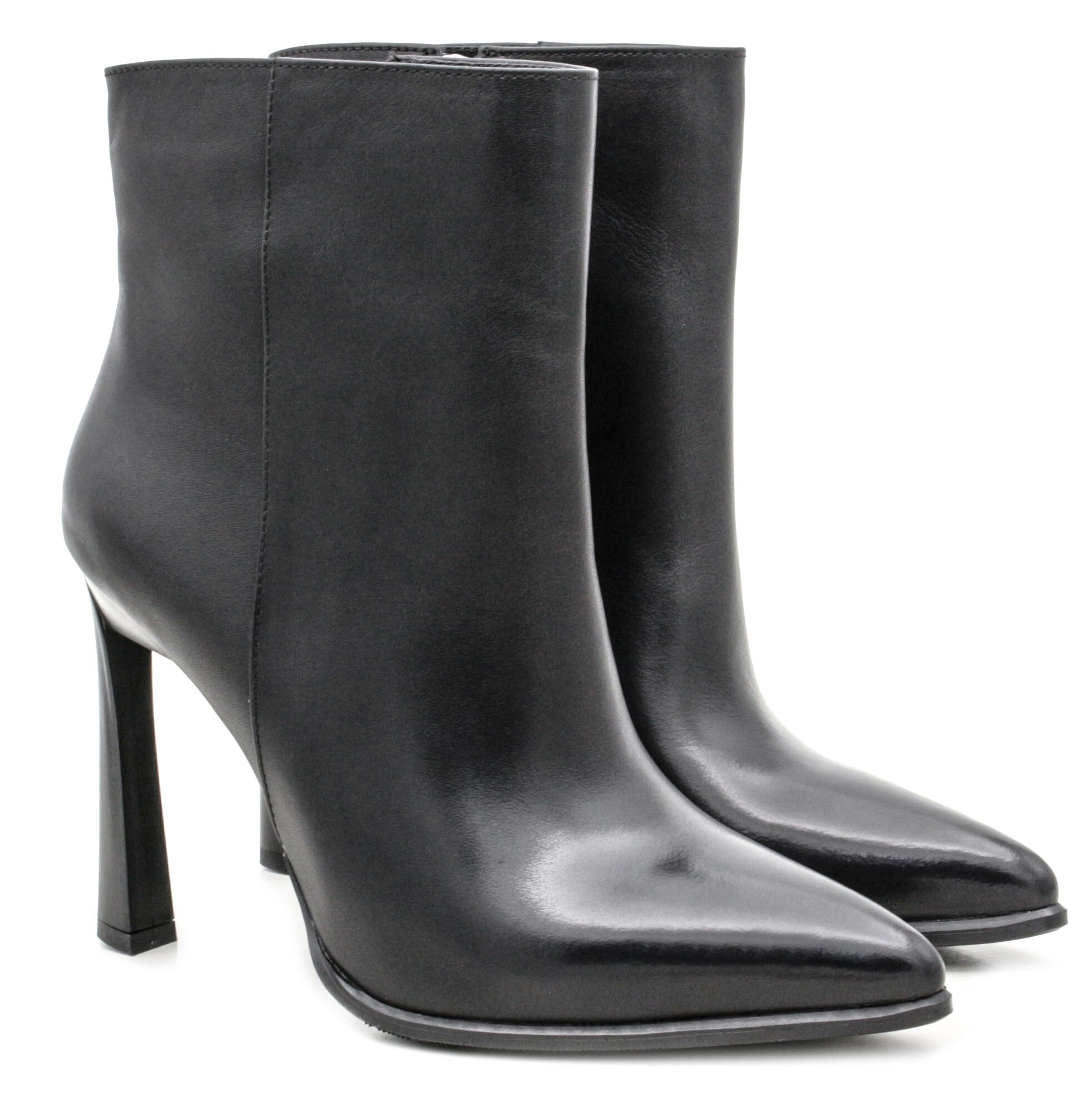 ნახევარჩექმები მაღალი ქუსლით